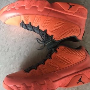 Retro 9 Mango's